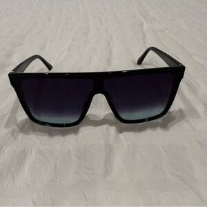 She’s sunglasses ombré lenses .